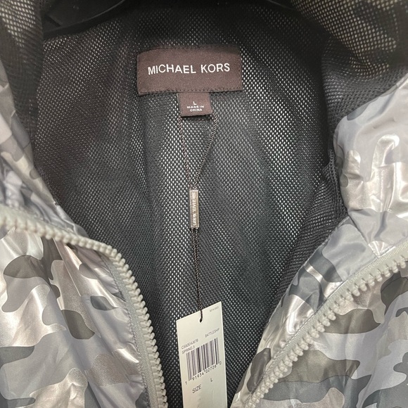 BNWT Michael Kors Mens Wind breaker/Rain HoodieSM,XL,XXL - Picture 9 of 15